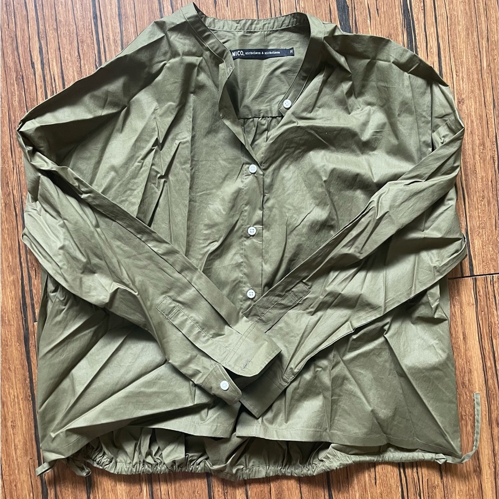 NWOT NICO Nicholson & Nicholson tie blouse in olive green